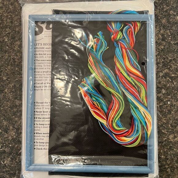 Vintage 90’s Parrot Perch Stitchables Cross-stitch Kit - Picture 4 of 5